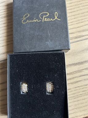 Erwin Pearl Reversible Hugs (clip earrings)